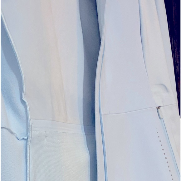 NEW Lululemon Cross Chill Jacket Baby/Powder Blue - Picture 10 of 13